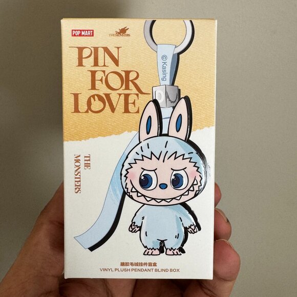 LABUBU - Pin for Love - "J" from POP MART - Picture 2 of 4